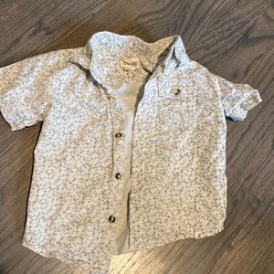 100% cotton EUC Me & Henry button up shirt